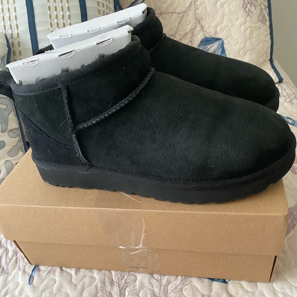 Ugg Classic Ultra Mini Size 7 in Black